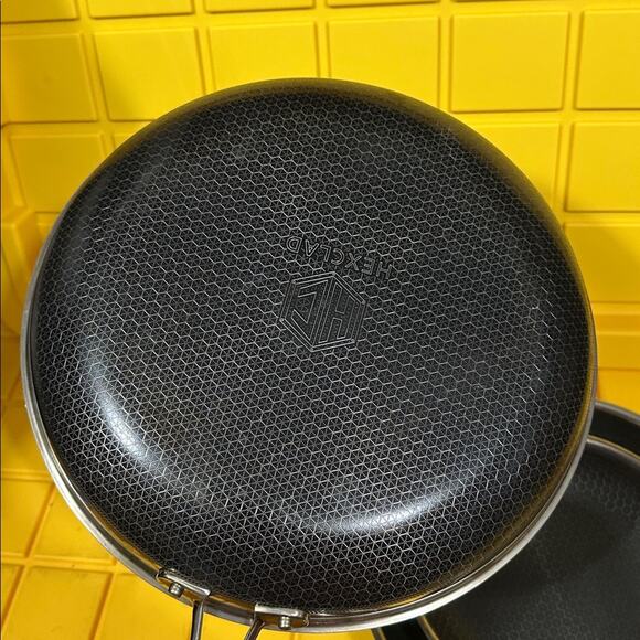 HEXCLAD 3 Piece Nonstick Stainless Steel Frying Pan Set 8,10 12” $400 - Picture 3 of 7